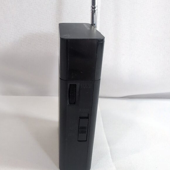 Sony ICF-P26 Portable FM/AM (MW) AA Battery Radio Black Headphone Jack TESTED - Picture 5 of 16